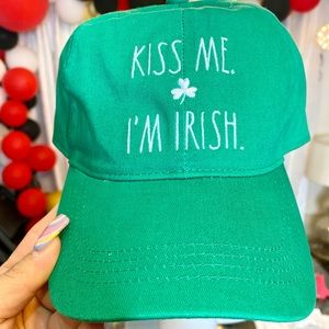 🦖RAE DUNN KISS ME I’M IRISH ☘️ HAT